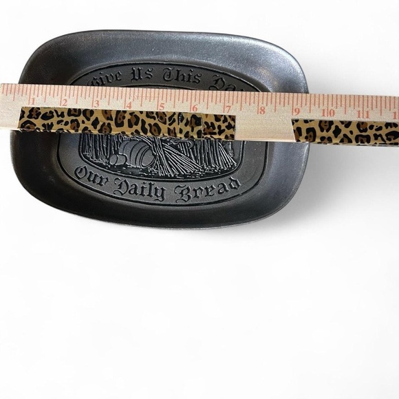 Pewter Bread Tray – “Give Us This Day Our Daily Bread” | Vintage Farmhouse Vibes - Picture 6 of 7